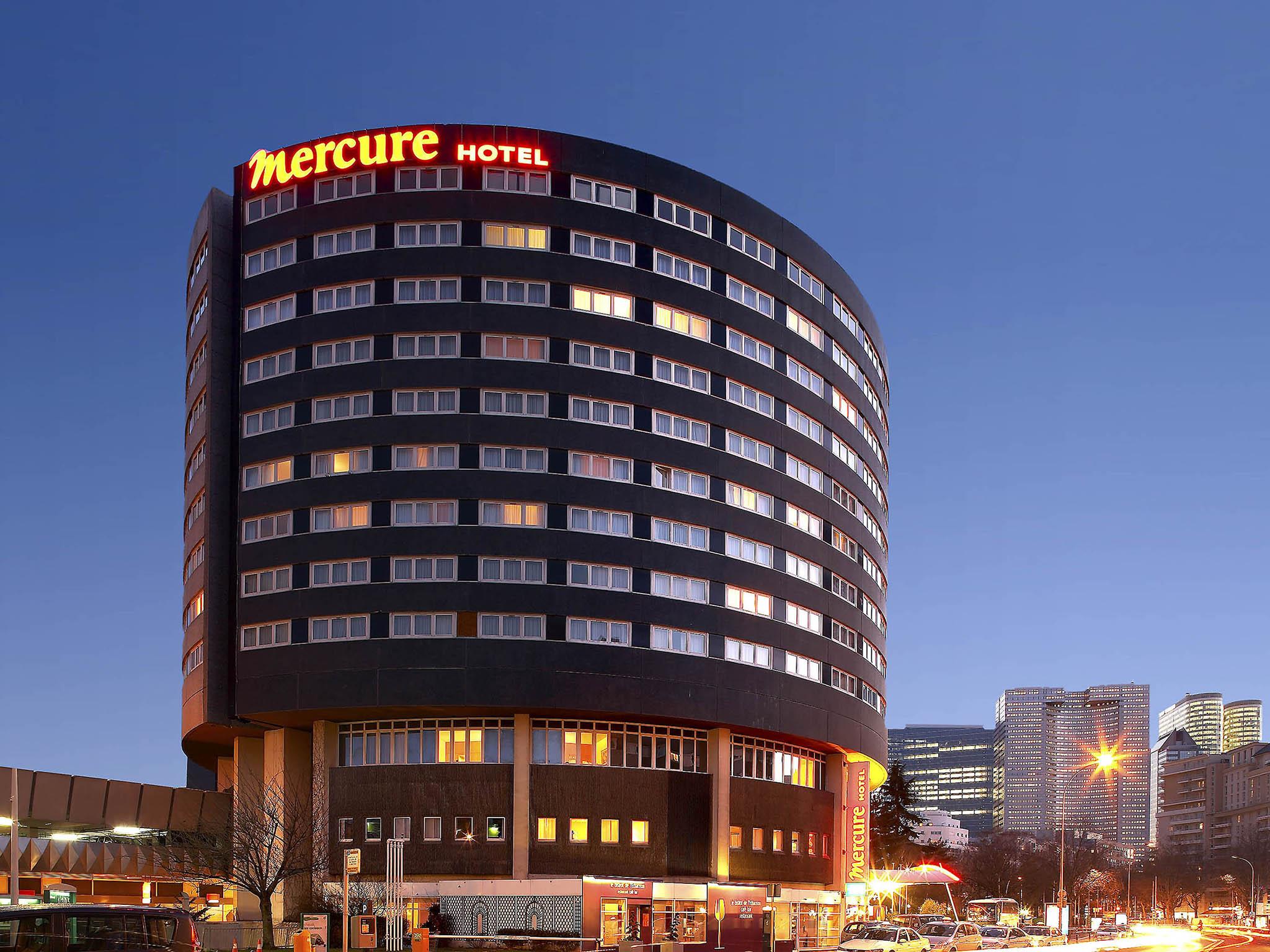 Mercure Paris La Défense Courbevoie Esterno foto