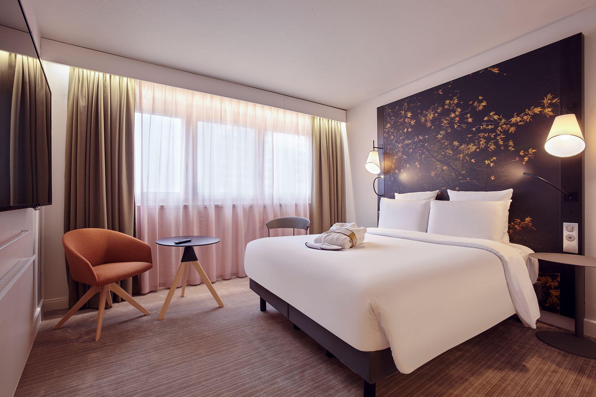 Mercure Paris La Défense Courbevoie Esterno foto