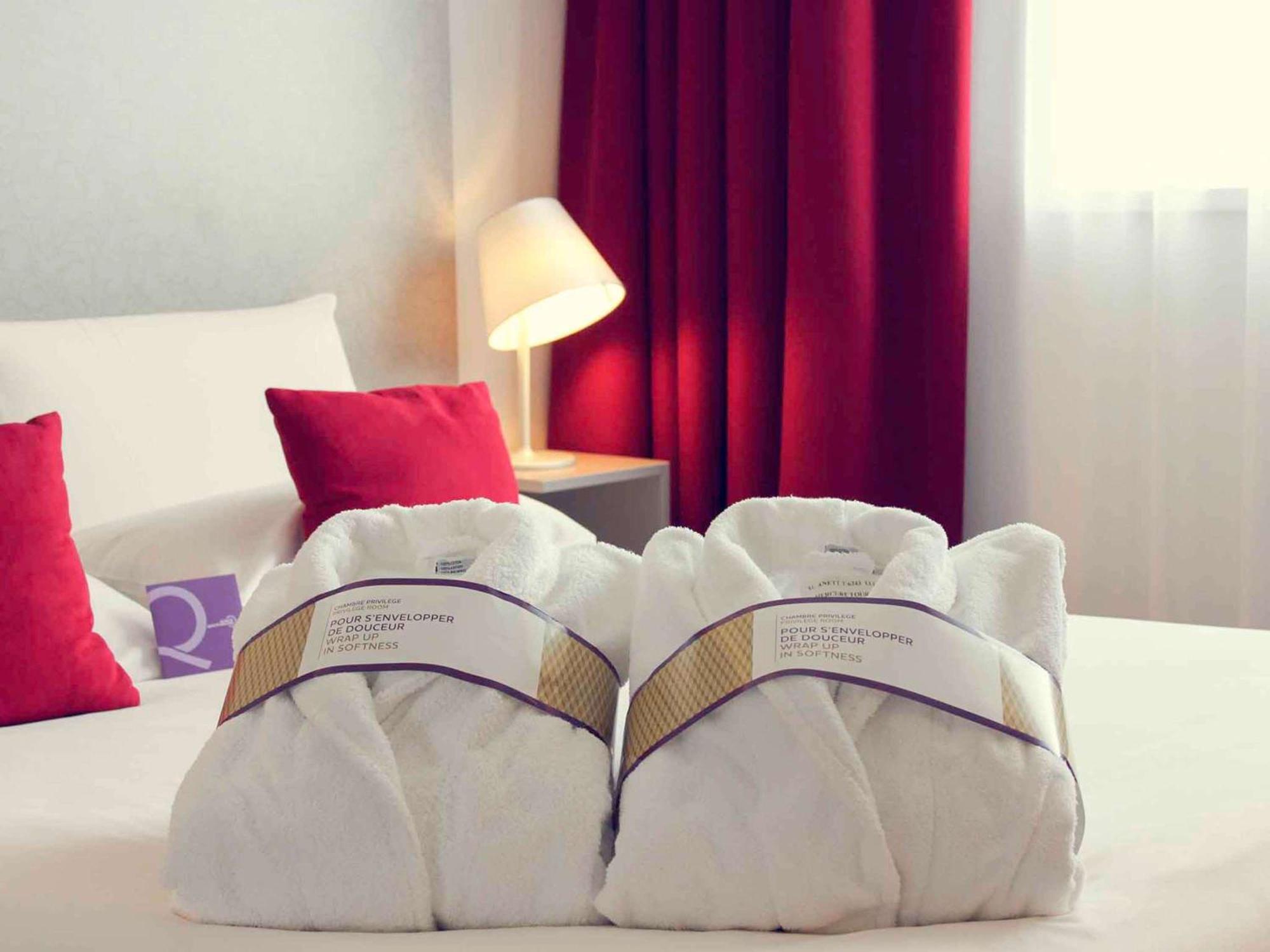Mercure Paris La Défense Courbevoie Esterno foto