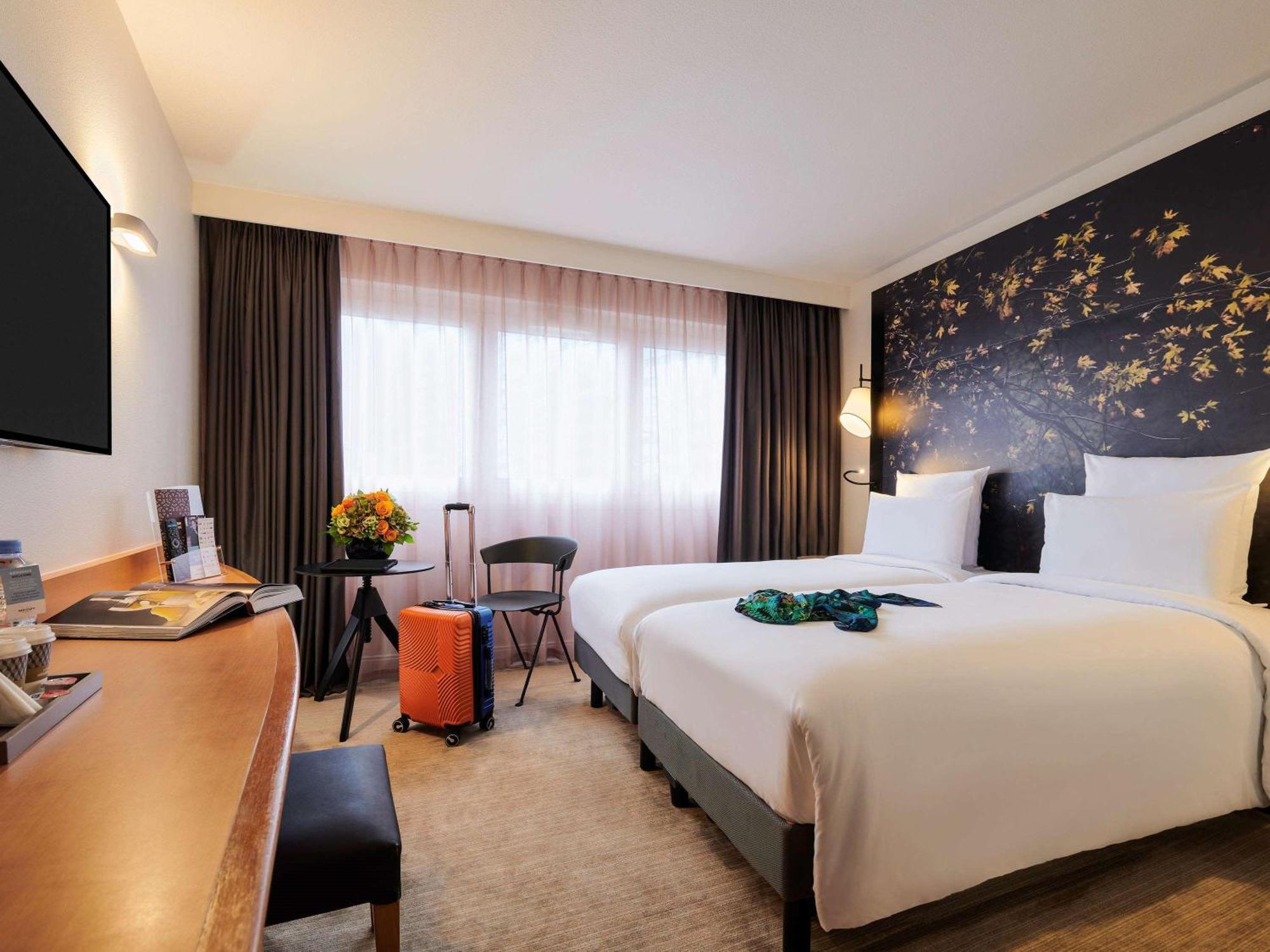 Mercure Paris La Défense Courbevoie Esterno foto