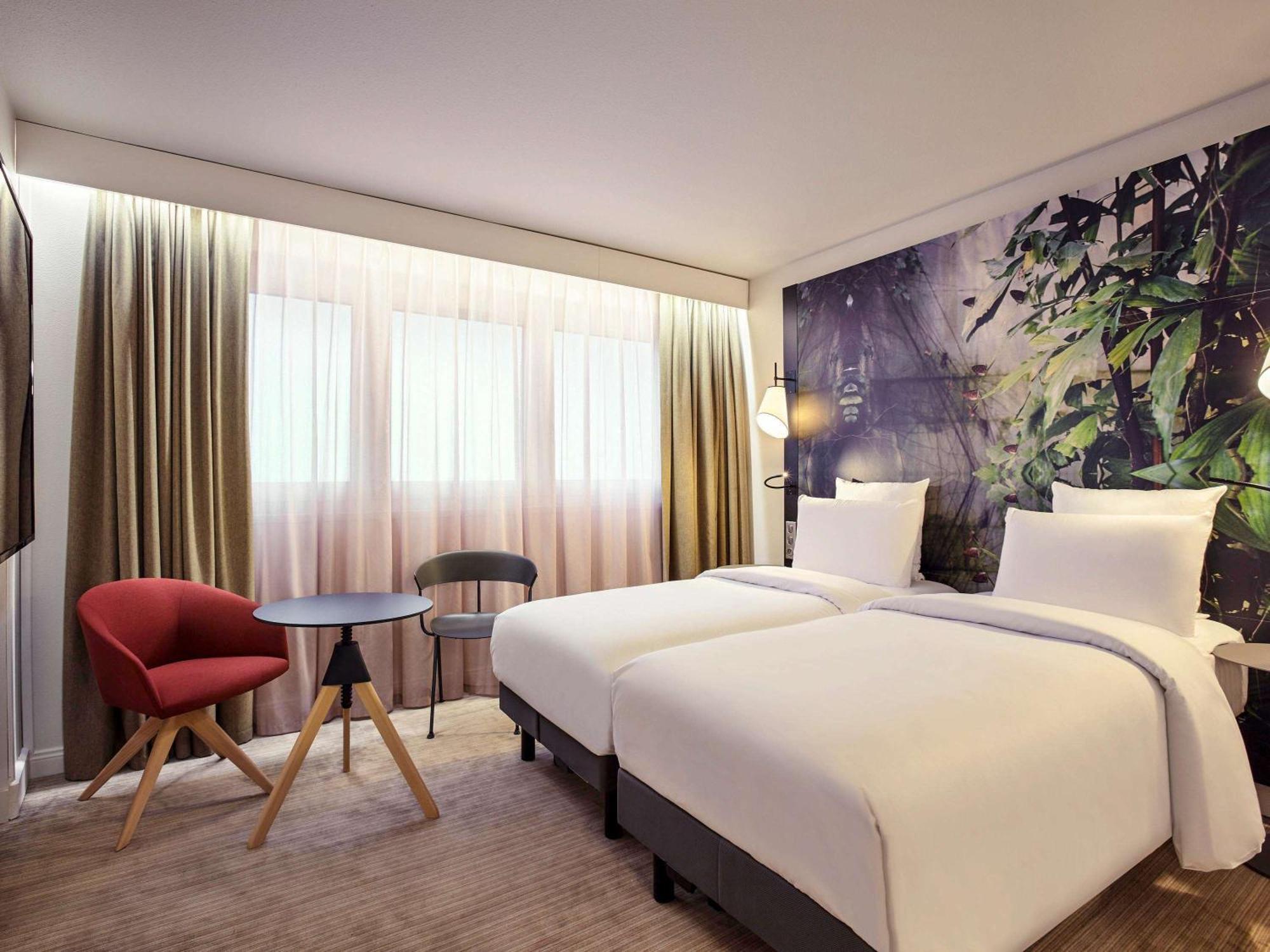 Mercure Paris La Défense Courbevoie Esterno foto