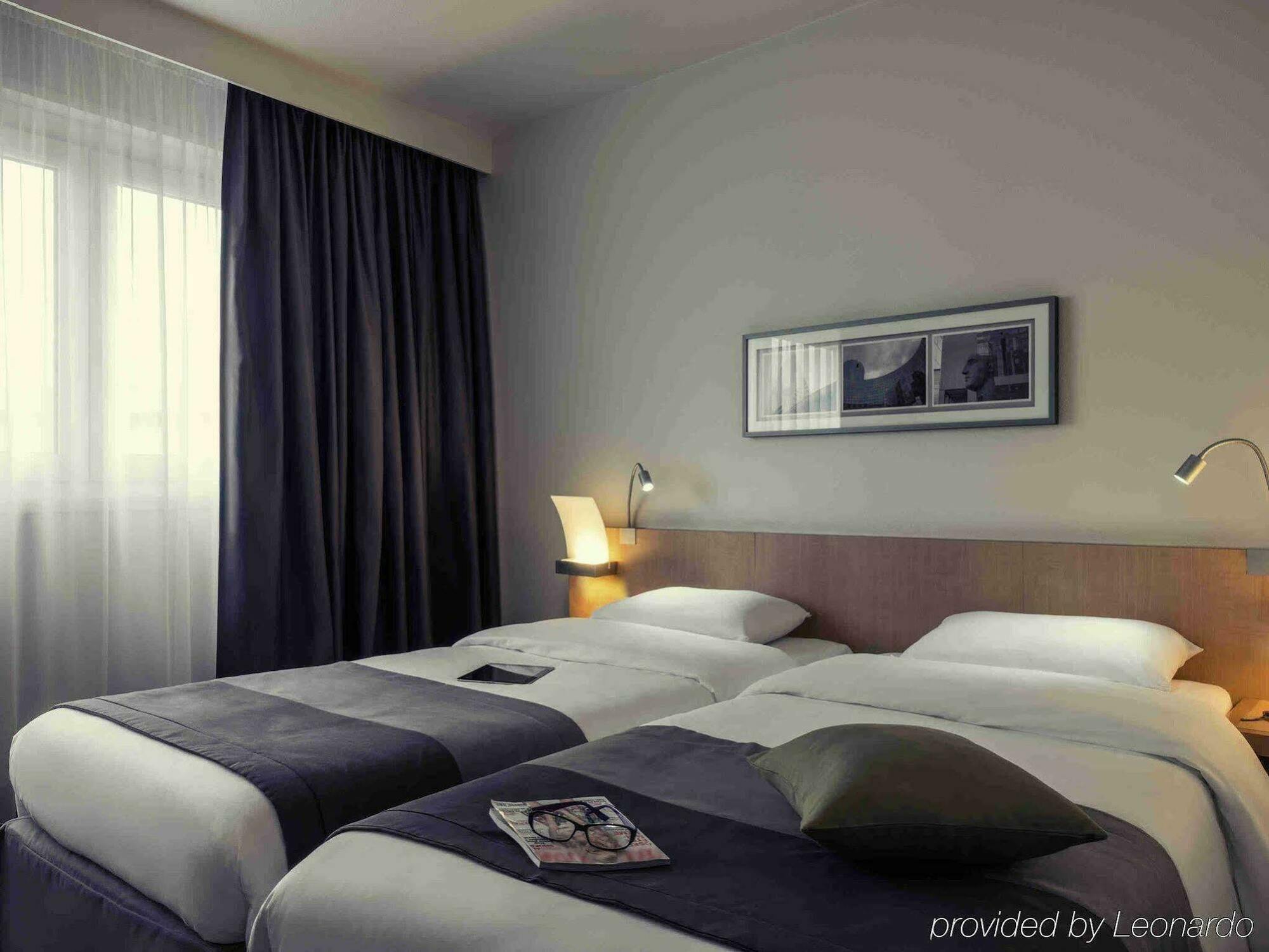 Mercure Paris La Défense Courbevoie Esterno foto